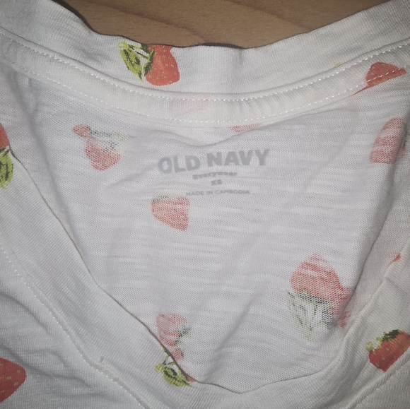Old Navy Strawberry Print Short Sleeve Tee - Picture 6 of 7